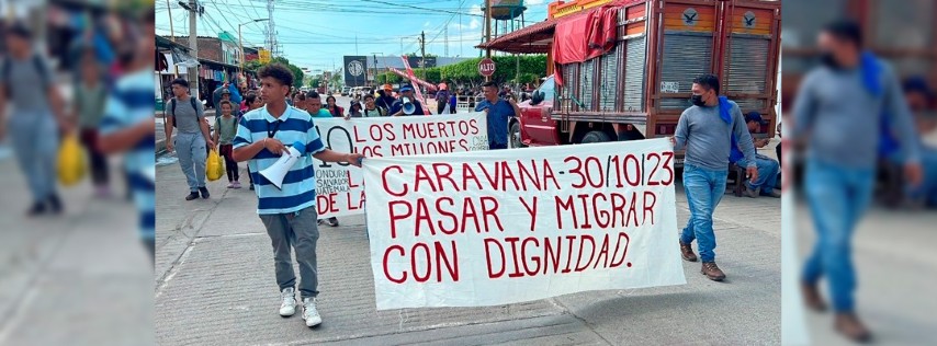 Pie de Foto.- El contingente promovió la convocatoria para sumarse a una Caravana para salir de Tapachula el próximo 30 de octubre hacia la frontera con Estados Unidos. Foto Edgar H. Clemente