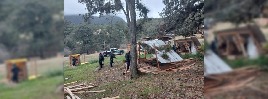 Pie de Foto.- Elementos de Seguridad de los tres niveles de gobierno participaron en el desalojo del predio San Vicente, en San Cristóbal de Las Casas, Chiapas. Foto ‘La Jornada’