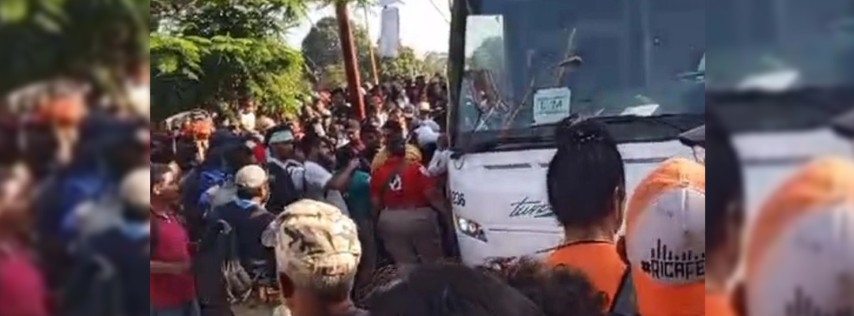 Pie de Foto.- Los migrantes de la Caravana “éxodo de la pobreza” partieron de Tapachula el 24 de diciembre en su intento por avanzar a otras partes del país. Foto especial