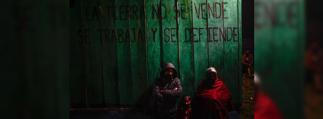 Pie de Foto.- Decenas de familias de comunidades que son bases zapatistas ha sido desplazadas por la violencia. Foto Víctor Camacho.