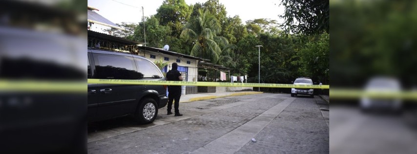 Pie de Foto.- El ataque armado ocurrido en un inmueble de Ocozocoautla, Chiapas, dejo saldo de dos policías de investigación de la FGE muertos y un herido. Foto Cuartoscuro / Chiapas
