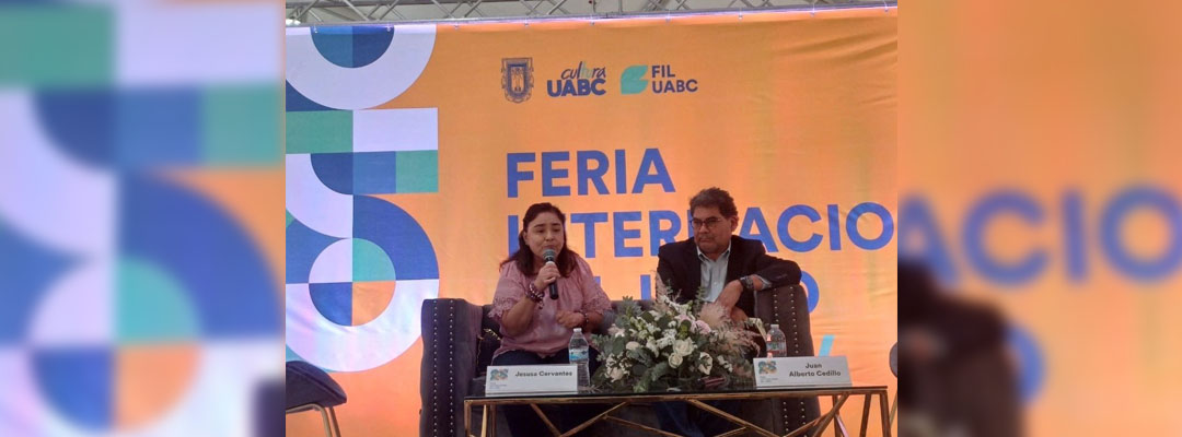 Pie de Foto.- Juan Alberto Cedillo, autor del libro "La Masacre de Allende, Cohuila" durante la Feria Internacional del Libro de la UABC. Foto Antonio Heras