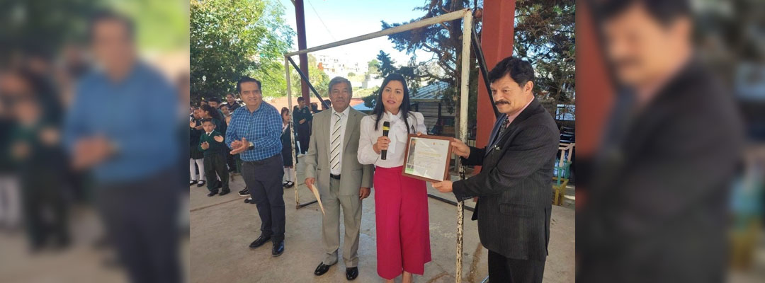 Pie de Foto.- 21 escuelas de la zona de los Altos de Chiapas fueron reconocidas por su destacada participación en la evaluación diagnóstica. Foto Elio Henríquez.
