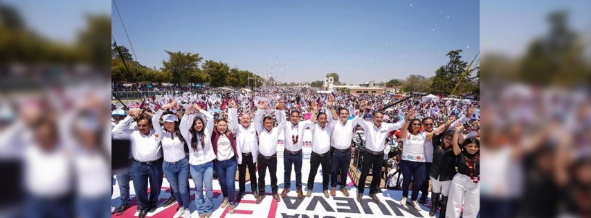Pie de Foto.- El morenista Eduardo Ramírez Aguilar (con collar), arrancó su campaña electoral por la gubernatura de Chiapas en el municipio de La Trinitaria. Foto Tomada de X @ramirezlalo_