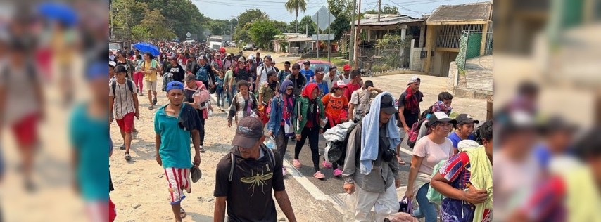 Pie de Foto.- La Caravana Viacrucis Migrante durante su paso por Chiapas. Foto Edgar H. Clemente
