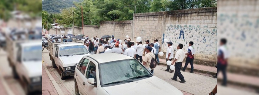 Pie de Foto.- Desplazados de Tila participaron en una “peregrinación por la paz y la vida” en Yajalón para exigir condiciones de seguridad para regresar a sus casas que abandonaron el 7 de junio a consecuencia de la violencia. La imagen, del 19 de junio de 2024. Foto ‘La Jornada.