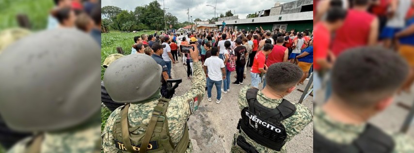 Pie de Foto.- Julio Gamboa Altuzar, alcalde reelecto de Tuxtla Chico por la coalición PAN, PRI y PRD, recibió este miércoles la constancia de mayoría bajo un fuerte dispositivo de seguridad. Foto Edgar H. Clemente