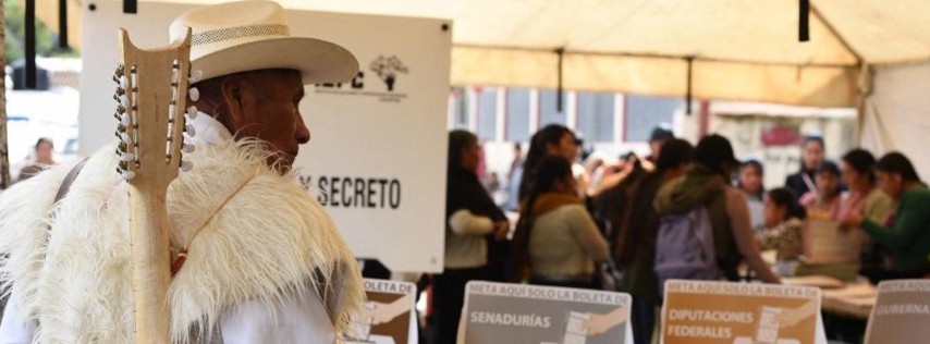 En una casilla electoral en San Juan Chamula, Chiapas, este 2 de junio. Foto Isabel Mateos / Cuartoscuro / La Jornada