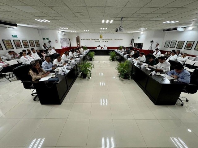 Pie de Foto.- El IEPC de Chiapas también hizo entrega de las constancias de mayoría a los ganadores de las elecciones del pasado 2 de junio. Foto Tomada de X @IEPCChiapas