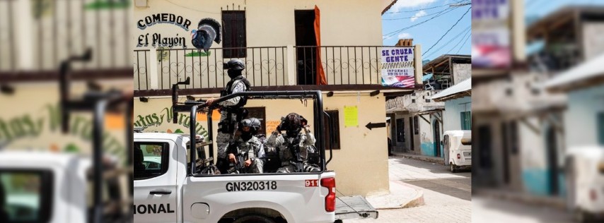 Pie de Foto.- Cientos de personas se han visto obligadas a huir de sus casas por la violencia entre los municipios de Chanelhó y Pantelhó. En lo localidad de Tzanembolom, 120 personas permanecen "atrapadas" y exigen apoyo de las fuerzas armadas. Foto Cuartoscuro