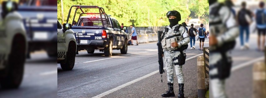 Pie de Foto.- Elementos de la GN y ejército mexicano escoltan a la caravana migrante que partió de Tapachula, Chiapas, el 23 de julio de 2024. Foto Cuartoscuro / Archivo