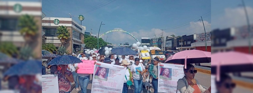 Pie de Foto.- Lizzete, hermana de Karen Michelle, relató que la joven de 16 años “salió el 2 de agosto de su casa con mi hermano, quien se quedó en una barbería; ella iba con prisa porque un amigo la pasaría a traer". Foto 'La Jornada'