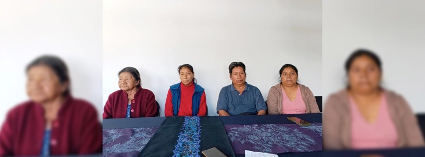 Pie de Foto.- En una rueda de prensa ofrecida en San Cristóbal, familiares señalan que a pesar de que los aproximadamente 25 hombres que llegaron a su casa tenían el rostro cubierto, reconocieron a varios de ellos por la voz. Foto Elio Henríquez.