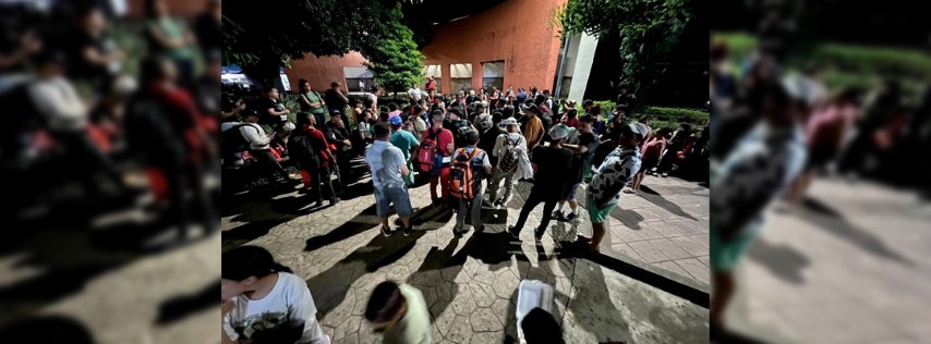 Pie de Foto.- Personal del INM intentó persuadir a los migrantes a que la caravana no avance a la frontera con EU. Foto Edgar H. Clemente