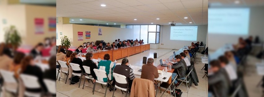 Pie de Foto.- La consejera presidenta del IEPC, María Magdalena Vila, explicó que ya se aprobaron los lineamientos y se prevén dos fechas: el 23 de febrero de 2025 se llevará a cabo la elección para presidente municipal mediante urnas con boletas electorales, y una asamblea general comunitaria a mano alzada el 26 de febrero de 2025 para los cargos sindicatura y regidurías. Foto @IEPCChiapas