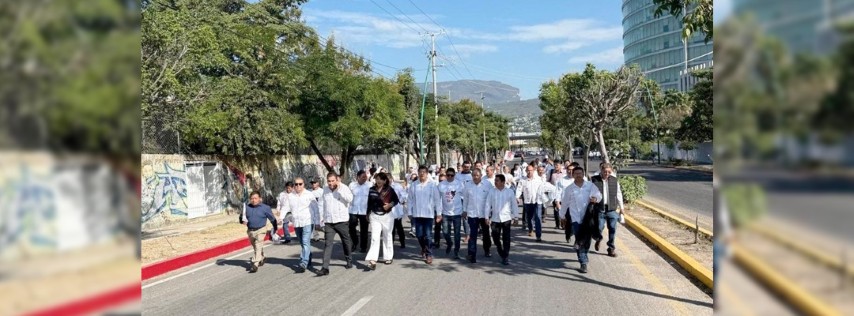 Pie de Foto.-En un comunicado señaló que “dicha ley, relega al sindicato como un ente observador impidiendo la defensa de las garantías y derechos laborales de los trabajadores, lo que ha llevado a las autoridades educativas actuar de manera unilateral incurriendo en severas violaciones a los derechos”. Foto Sección 7 SNTE