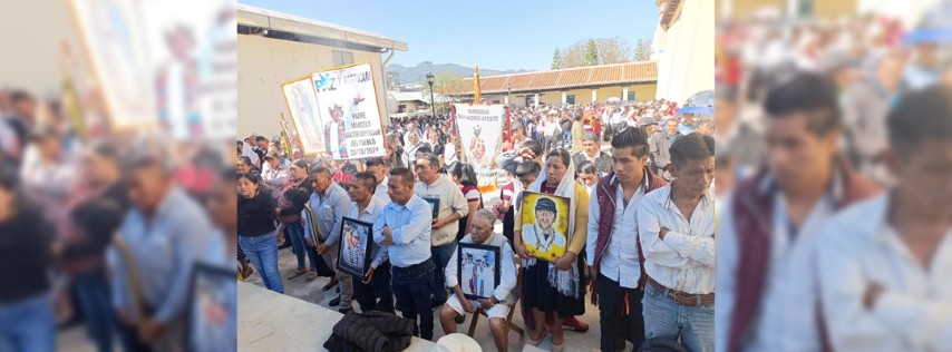 Pie de Fito.- Decenas de personas asistieron a la misa en memoria del padre Marcelo Pérez Pérez. Foto Elio Henríquez