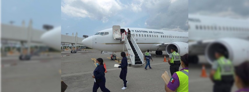 Pie de Foto.- Para recibir a los mexicanos, las dependencias de los tres niveles de gobierno mantienen un operativo de bienvenida mediante el programa “México te abraza”. Foto Cortesía