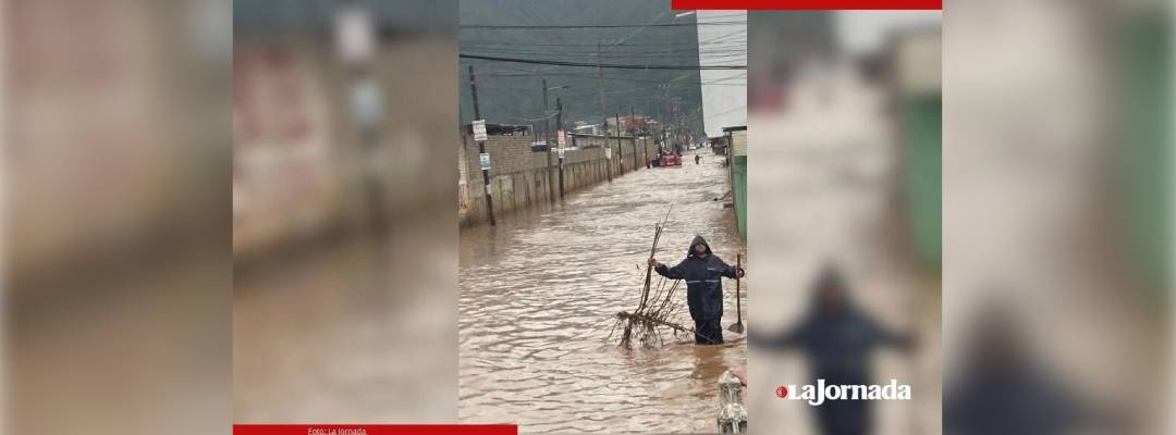 Pie de Foto.- Se reportaron severas inundaciones en la zona baja de la ciudad de San Cristóbal de las Casas luego de la tormenta de este martes. Foto La Jornada.