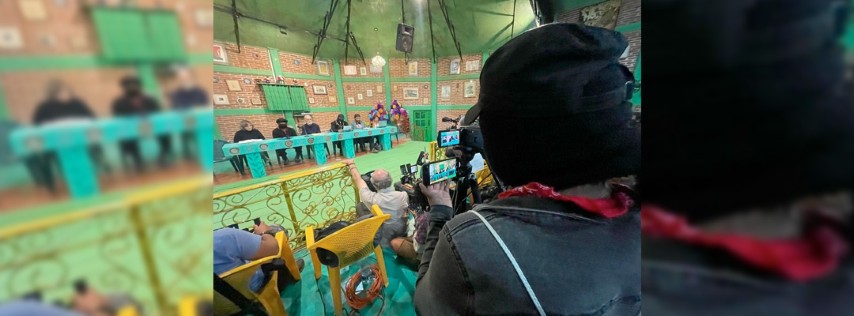 #Pie de Foto.- Conferencia del subcomandante 'Moisés', el actor y dramaturgo Luis de Tavira y el Capitán 'Marcos', dentro de las actividades de (Rebel y Revel) arte: Encuentro de arte, rebeldía y resistencia hacia el día después, organizado por el EZLN, en abril pasado. Foto Moysés Zúñiga