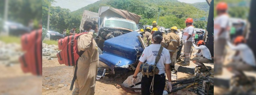 Pie de Foto.- El Sistema Estatal de Protección Civil informó que activó un protocolo de atención, incluso con un helicóptero, para el auxilio de las víctimas. Foto: Protección Civil Chiapas