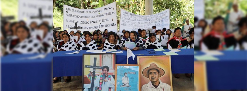 Pie de Foto.- Jóvenes integrantes de la organización civil Las Abejas ayer, durante una conferencia en Acteal, Chiapas, para exigir justicia para las victimas de la masacre del 22 de diciembre de 1997. Foto Eduardo Gutiérrez / vocesdelterritorio.com