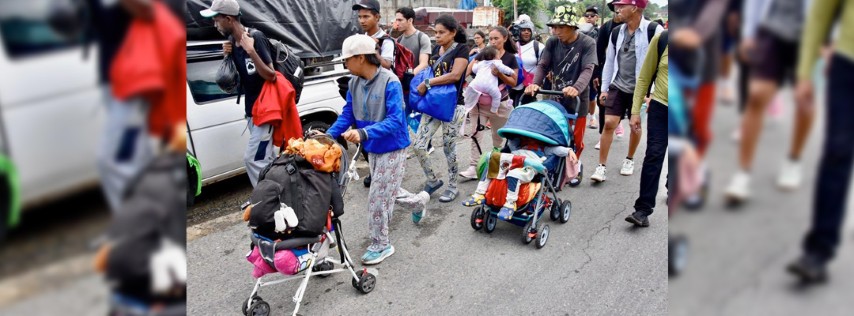 Pie de Foto.- Integrantes de la caravana migrante aseguran que su objetivo ya no es ingresar a Estados Unidos, sino obtener un empleo en la CDMX, o Monterrey, para continuar con los trámites de asilo. Foto Edgar H. Clemente