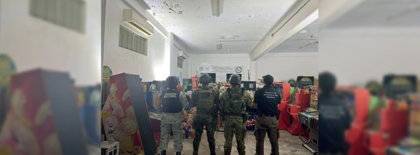 Pie de Foto.- La representación de la FGR en la entidad informó que respondió a la denuncia de padres de familia y organizaciones de la sociedad civil que alertaron sobre la presencia de los aparatos de apuestas. Foto: FGR-Chiapas