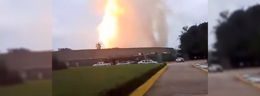 Pie de Foto.- Una línea nueva de ductos que transporta gas amargo, registró una fuerte explosión frente al complejo procesador de gas Cactus, en el municipio de Reforma, Chiapas. Difundida en redes sociales