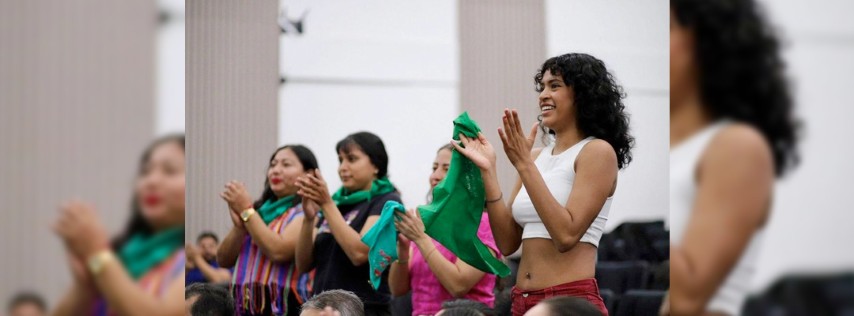 Pie de Foto.- .Colectivos feministas celebraron la medida legal que prioriza la dignidad, la vida y los derechos humanos de las mujeres. Foto Congreso de Chiapas
