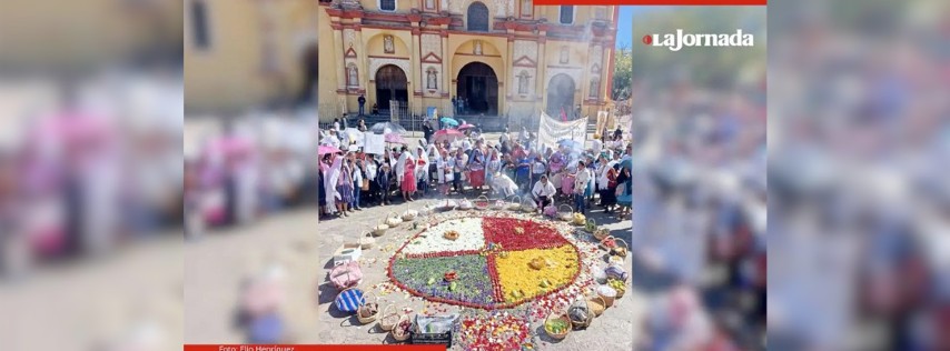 Pie de Foto.- La marcha finalizó con un mitin en la Plaza Catedral, donde colocaron un altar maya y realizaron una ceremonia tradicional. Foto: Elio Henríquez.