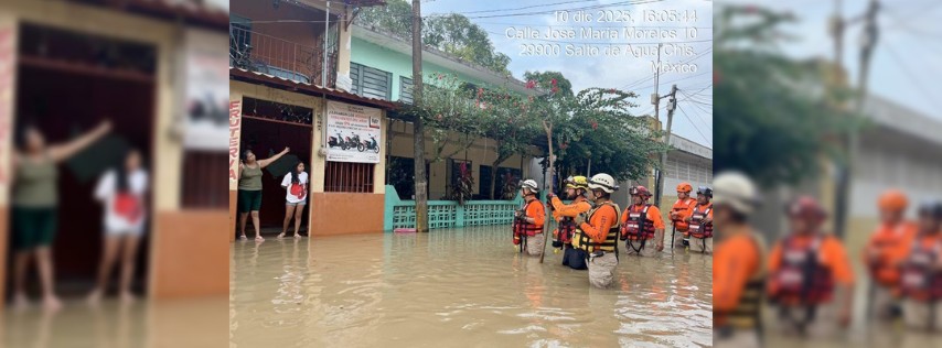 Pie de Foto.- Personal estatal realiza recorridos en las zonas afectadas por lluvias en Chiapas. Foto Protección civil Chiapas.