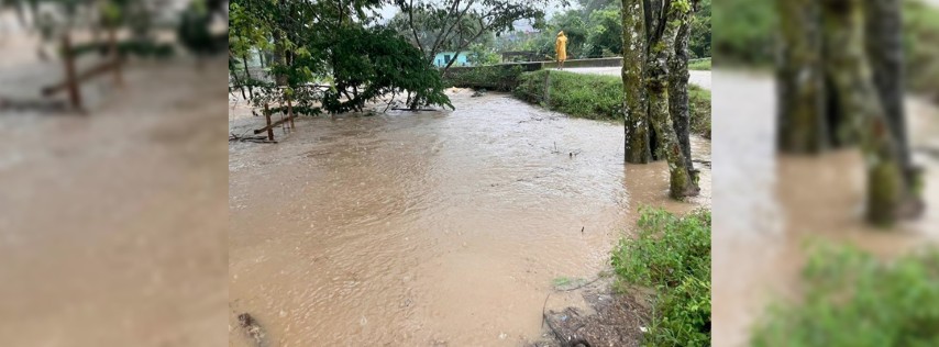 Pie de Foto.- Calles inundadas en el municipio chiapaneco de Tumbalá. Foto tomada de X @pcivilchiapas