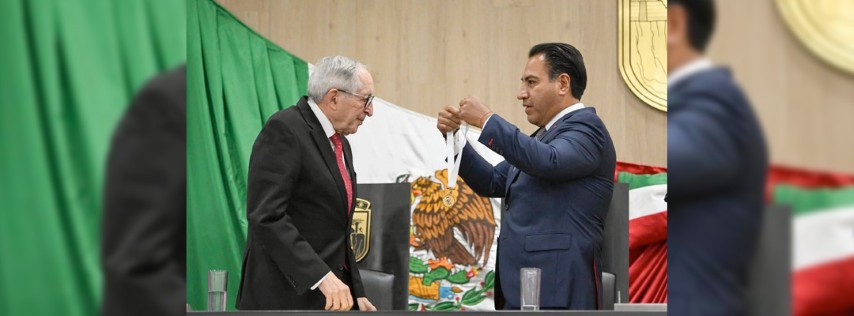 Pie de Foto.- El secretario de Salud del gobierno federal, David Kershenobich, recibió de parte del Congreso de Chiapas la medalla Doctor 'Manuel Velasco Suárez 2025’, por su compromiso con la salud pública de México. Foto Difundida en redes sociales