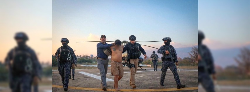 Pie de Foto.- El operativo se llevó a cabo “por los hechos ocurridos en el Parque Recreativo Caña Hueca de Tuxtla Gutiérrez”, la semana pasada, cuando fue abandonada una cabeza humana en una hielera. Foto La Jornada