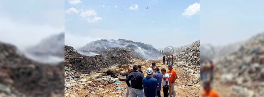 Pie de Foto.- El incedio en el basurero de Tapachula, Chiapas, cumplió un mes y no ha podido ser controlado en su totalidad. Foto Protección Civil Chiapas