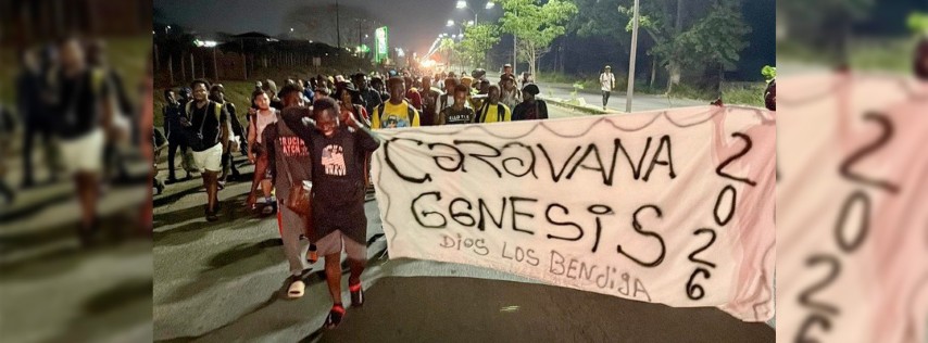 Pie de Foto.- Migrantes avanzan en caravana desde Tapachula rumbo al interior del país. Foto Edgar H. Clemente.