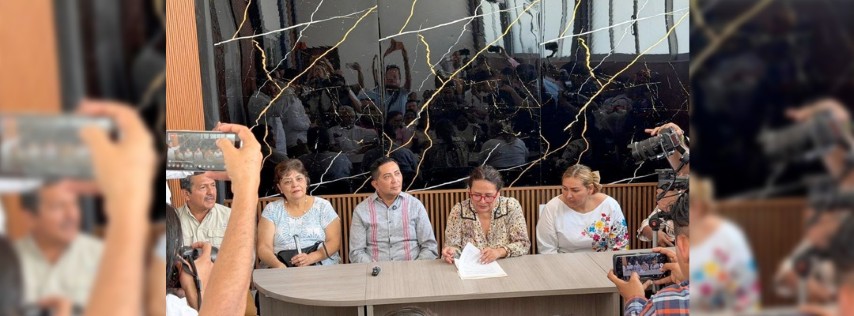 Pie de Foto.- La rectoría de la UNICACH y el ayuntamiento de Suchiate firmaron la entrega del terreno para la construcción de una sede universitaria en la frontera con Guatemala. Foto: Edgar H. Clemente
