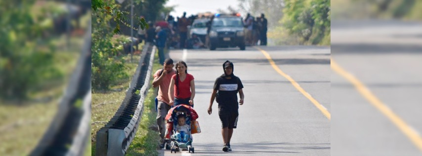 Pie de Foto.- La caravana de migrantes “Génesis” redujo su contingente de 500 a 300 integrantes a una semana de su salida. Foto Edgar H. Clemente.