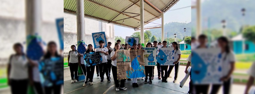Pie de Foto.- Estudiantes y pobladores marcharon en Chapultenango por el Día de la Madre Tierra. Foto La Jornada