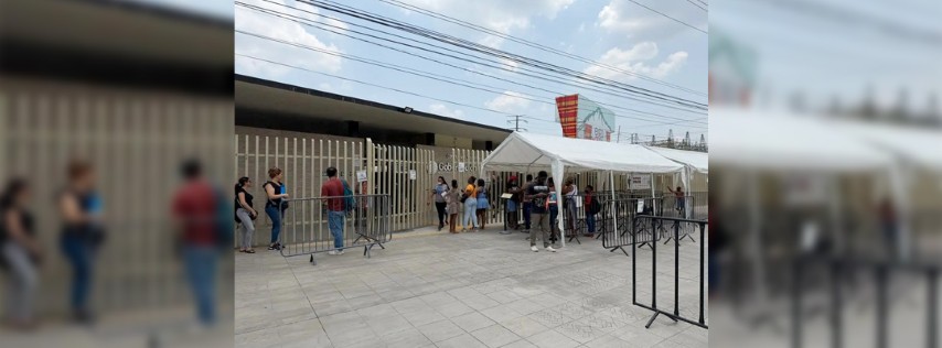 Pie de Foto.- Migrantes reportan que los trámites en la Comar y en el INM tardan más de un año ante el numeroso flujo de solicitantes en las oficinas de ls frontera sur. Foto Edgar H. Clemente.