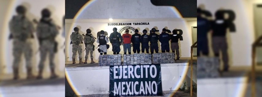 Pie de Foto.- El conductor del vehículo fue detenido durante el operativo. Foto Cortesía.