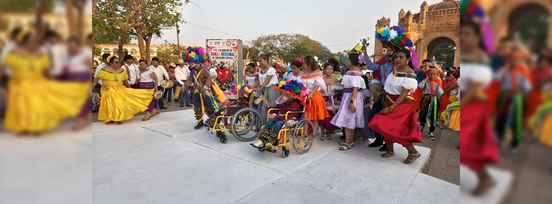 Pie de Foto.- Con la participación de alumnos de seis Centros de Atención Múltiple (CAM), este miércoles se realizó en el municipio de Chiapa de Corzo el Primer encuentro de danza regional de Educación Especial. Foto La Jornada.