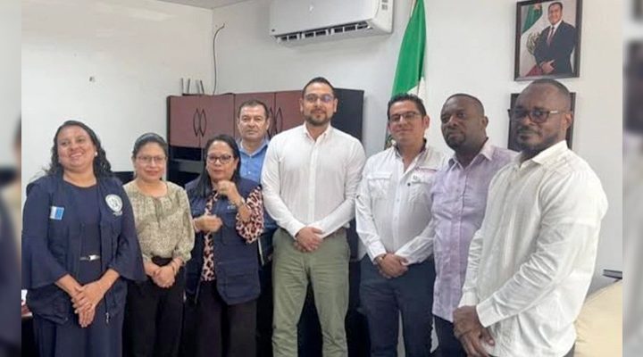 Pie de Foto.- Acordaron "realizar reuniones de trabajo constantes, con el fin de dar seguimiento a los asuntos relevantes y la atención a sus connacionales”, al tiempo que “se informó que la atención a las denuncias de la población migrante se lleva a cabo las 24 horas”. Foto: 'La Jornada'