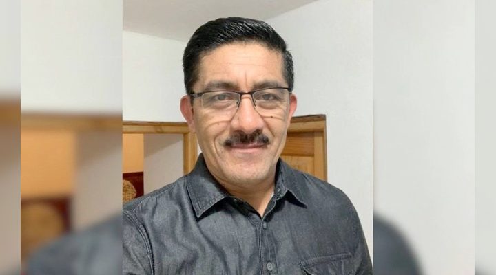 Pie de Foto.- Familiares de Hugo Isaac Robles Guillén y Augusto Solórzano López, señalaron que Enoc Hernández Cruz, ex alcalde de San Cristóbal de Las Casas, Chiapas, anunció en días pasados la entrega de premios a comunicadores a nombre de los periodistas fallecidos. Foto tomada del FB Enoc Hernandez Cruz / Archivo