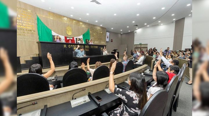 Pie de Foto.- La Fiscalía acusa a servidores públicos de exigir dinero a empresarios y autoridades municipales; algunos implicados ya habrían sido detenidos. Foto Congreso de Chiapas.