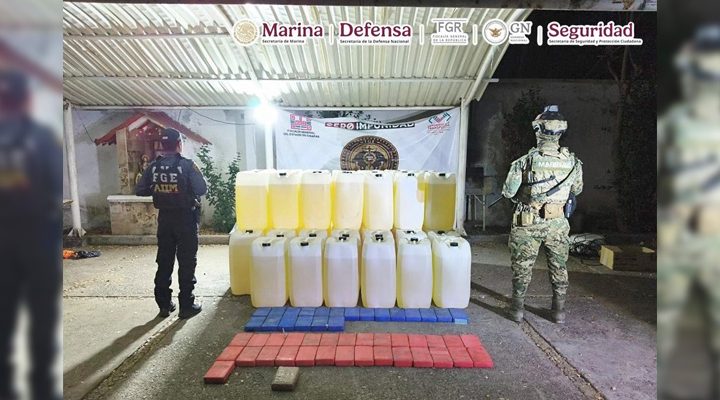Pie de Foto.- Los detenidos y todo lo asegurado fue puesto a disposición del Ministerio Público Federal de la Fiscalía General de la República. Foto Semar