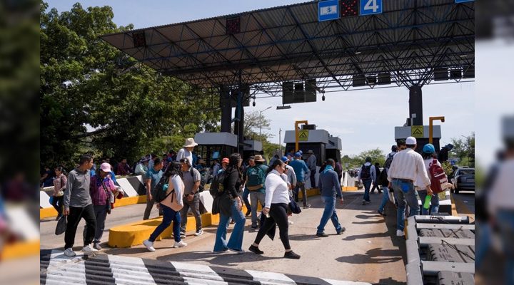 Pie de Foto.- Caseta de cobro en Chiapas. Caseta de cobro en Chiapas. Foto Cuartoscuro /Archivo