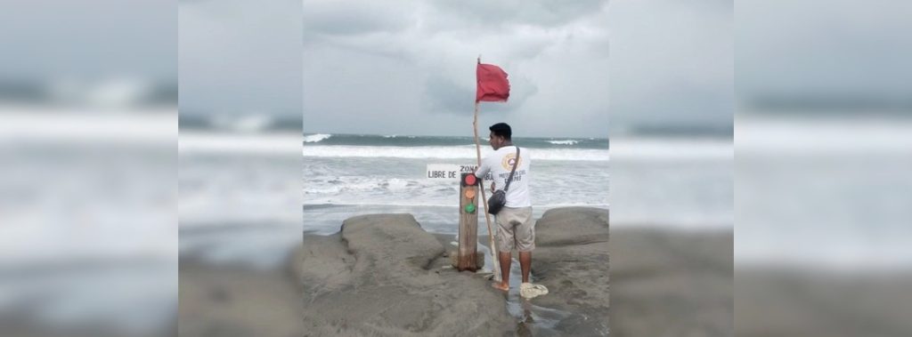 Pie de Foto.- Protección Civil añadió que realiza el monitoreo de la zona, colocó avisos y banderas rojas para alertar a los bañistas y población en general. Foto Protección Civil Chiapas.
