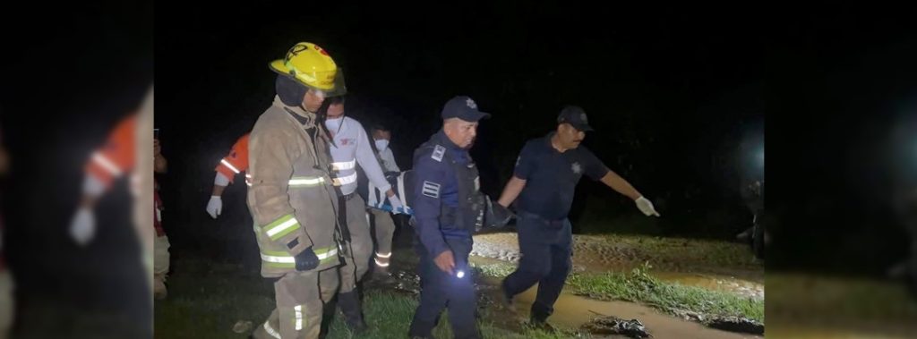 Pie de Foto.- Autoridades informaron que un hombre que fue arrastrado por la corriente de un río durante las intensas lluvias ocasionadas por la tormenta ‘Cristina’, en el municipio de Cacahoatán, fue localizado sin vida. Foto Bomberos de Cacahoatán.